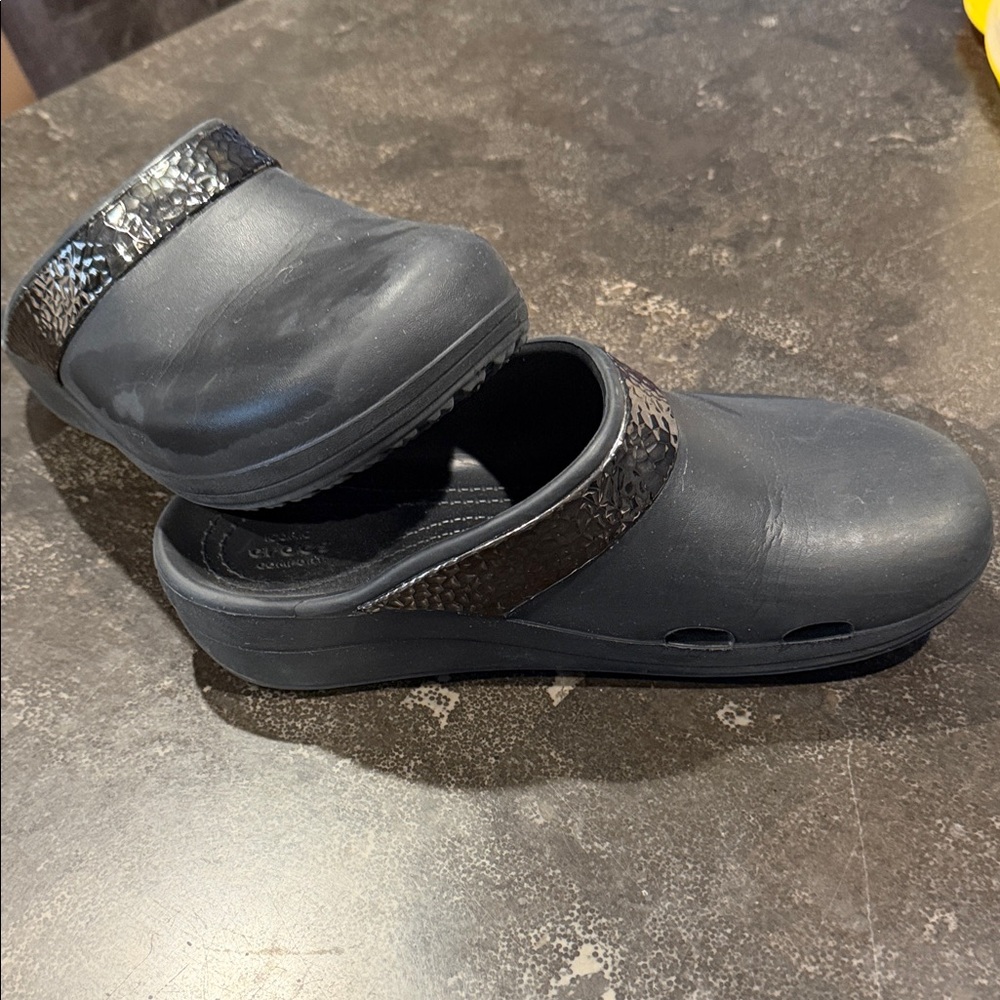 CROCS Black Comfort Clogs